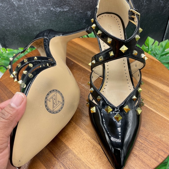 NWOT Adrienne Vittadini Patenr Leather Studded Pump - Picture 4 of 7